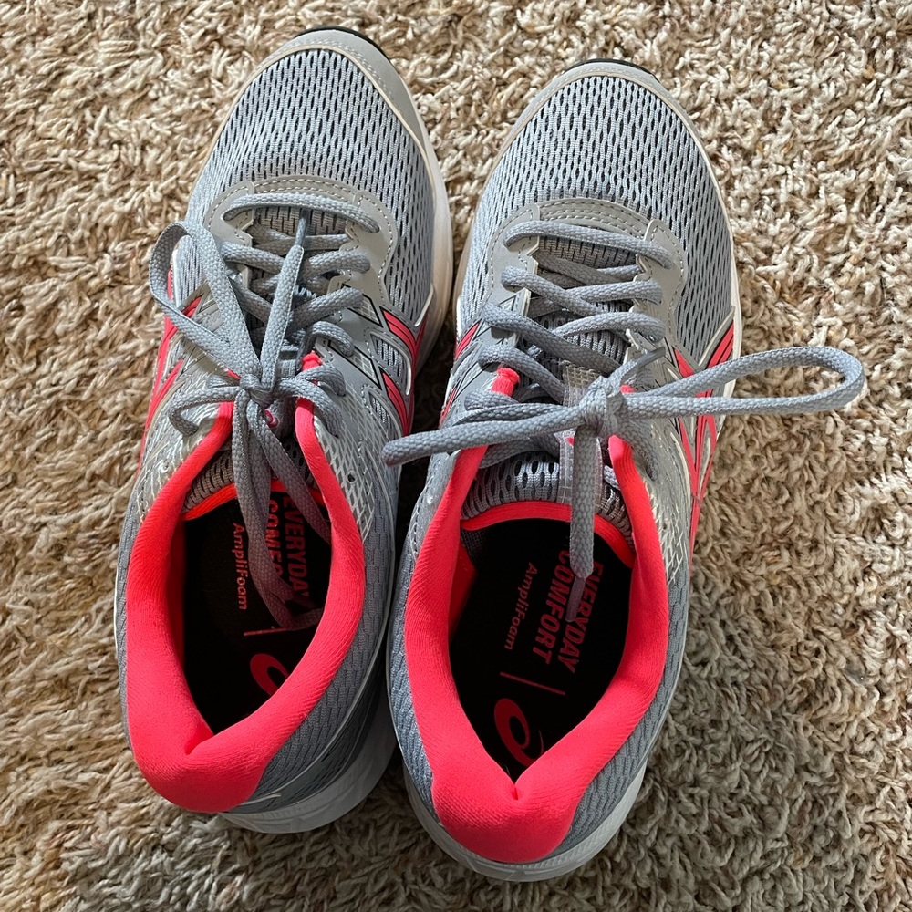 ASICS womens tennis shoes size 8